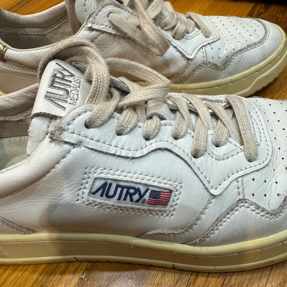 Preowned - Picture 2 of 8